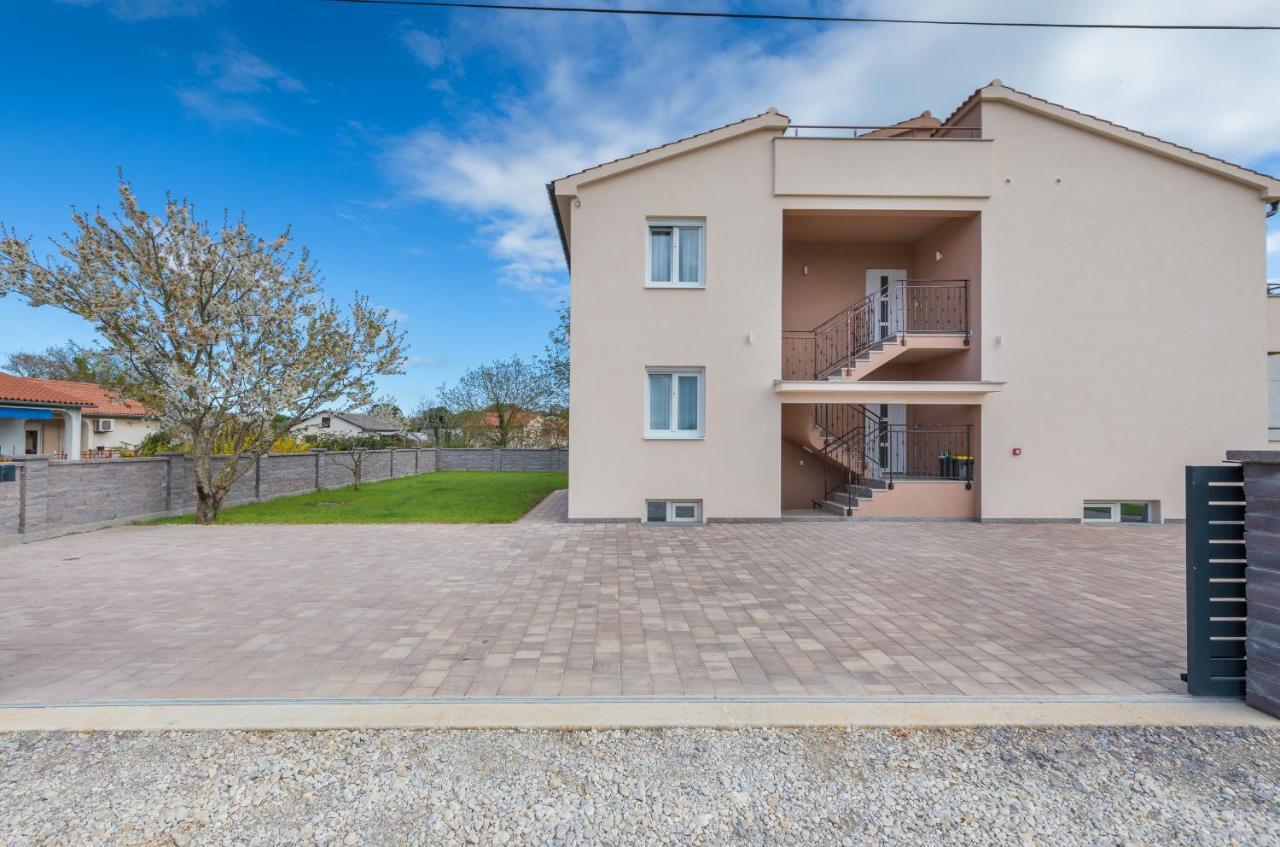 Apartman Knezevic A Fazana Ngoại thất bức ảnh