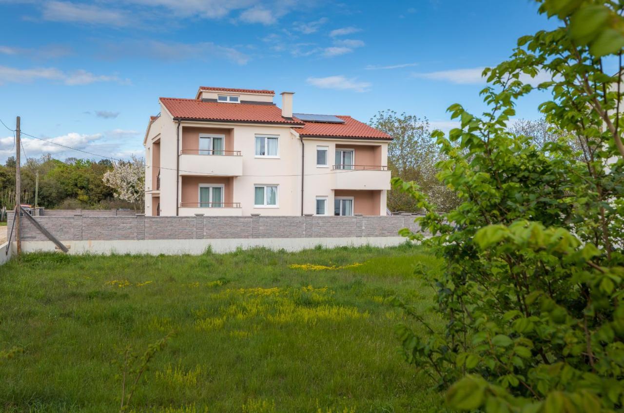 Apartman Knezevic A Fazana Ngoại thất bức ảnh